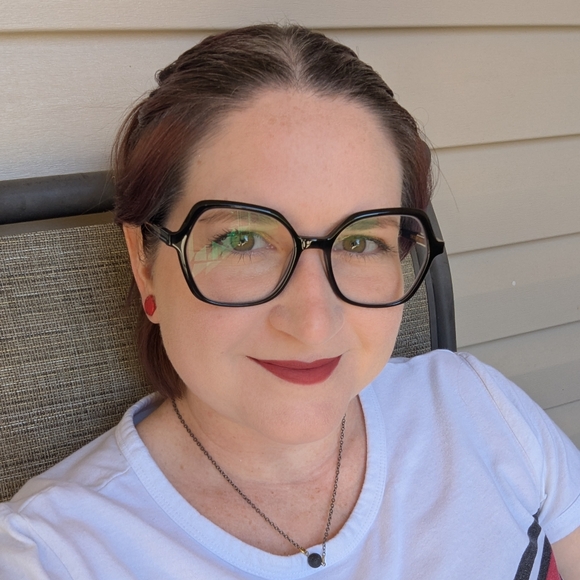 Meet your Posher, Erica - Picture 2 of 6